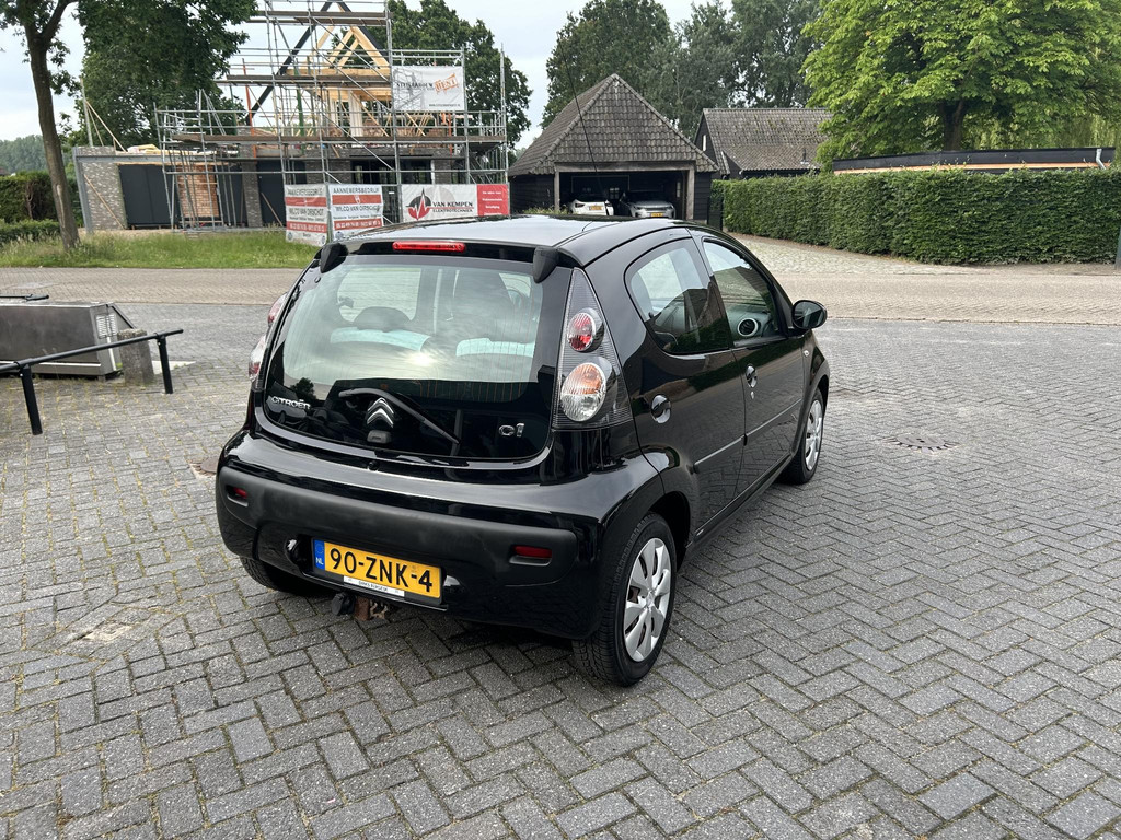 54135587-5.jpg